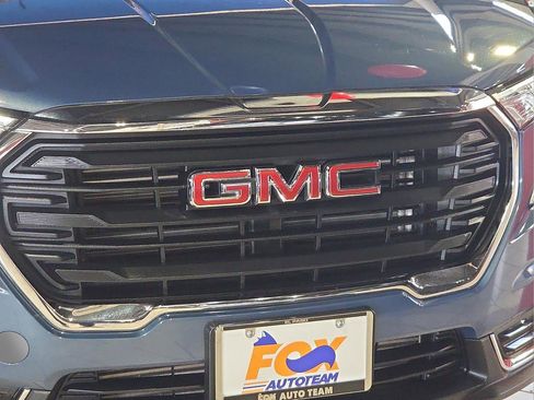 Used 2024 GMC Terrain SLE w/ Driver Convenience Package image 6