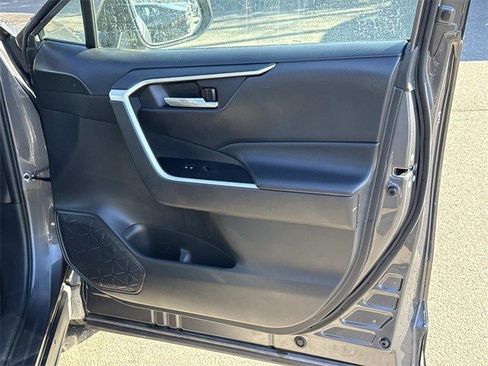 Used 2021 Toyota RAV4 XLE image 8