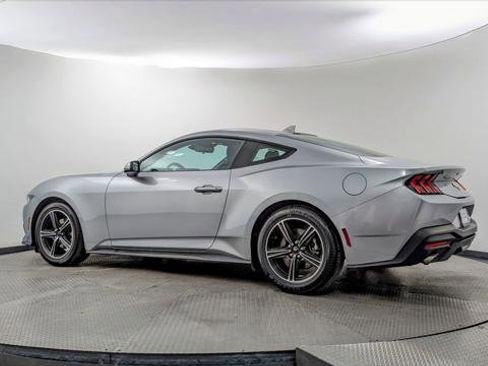 Used 2024 Ford Mustang Coupe image 4