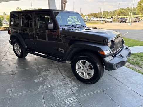 Used 2019 Jeep Wrangler Unlimited Sport S AWD/4WD image 12