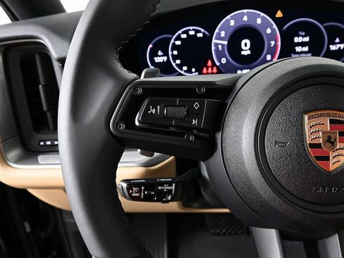 Certified 2025 Porsche Cayenne Coupe image 10