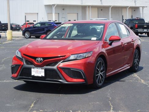 Used 2023 Toyota Camry SE FWD image 2