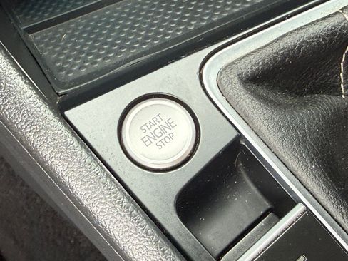 Used 2025 Volkswagen Jetta SEL FWD image 21