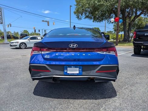 Used 2024 Hyundai Elantra SEL FWD image 5
