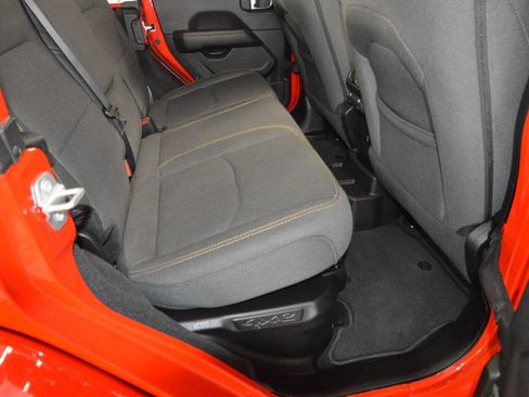 Used 2025 Jeep Wrangler Unlimited Sahara w/ Safety Group image 11