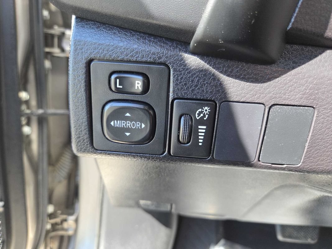 Used 2019 Toyota Corolla LE FWD image 18