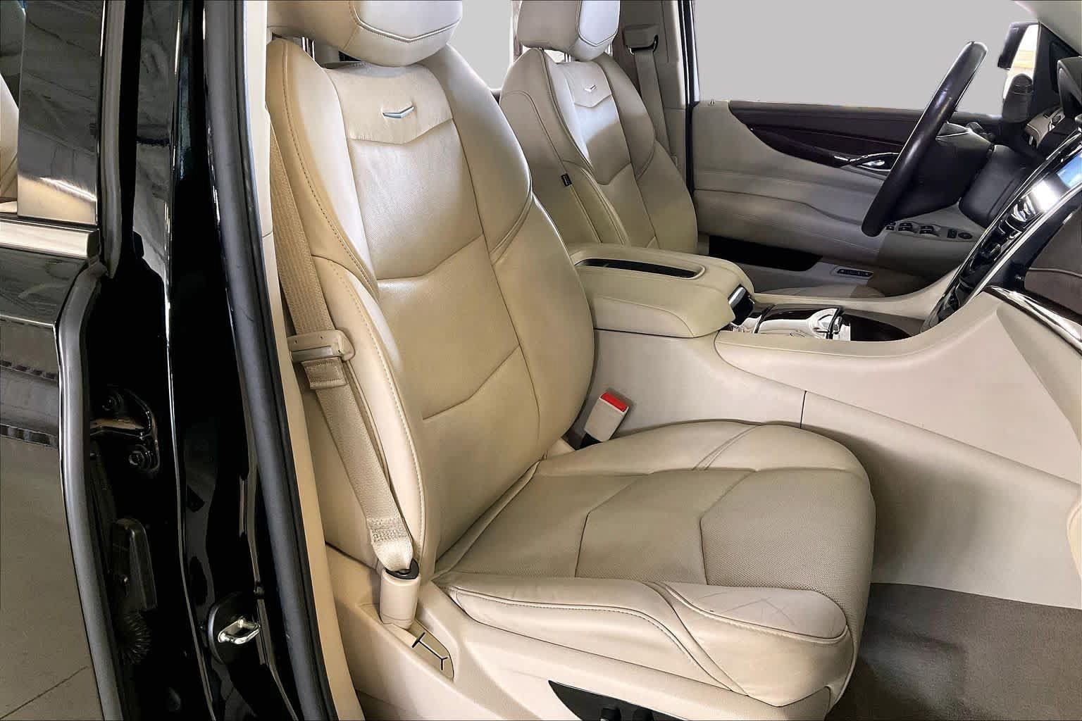 Used 2016 Cadillac Escalade ESV Luxury AWD/4WD image 8