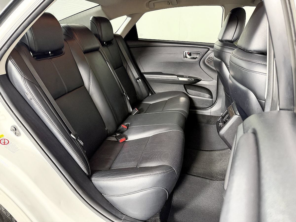 Used 2016 Toyota Avalon Limited FWD image 43