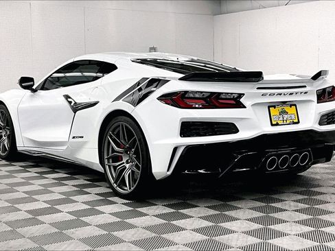 Used 2025 Chevrolet Corvette Z06 RWD image 3