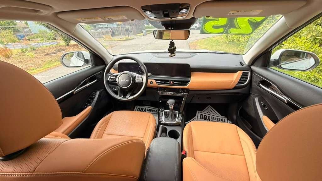 Used 2025 Kia Seltos EX w/ EX Sunroof Package FWD image 13