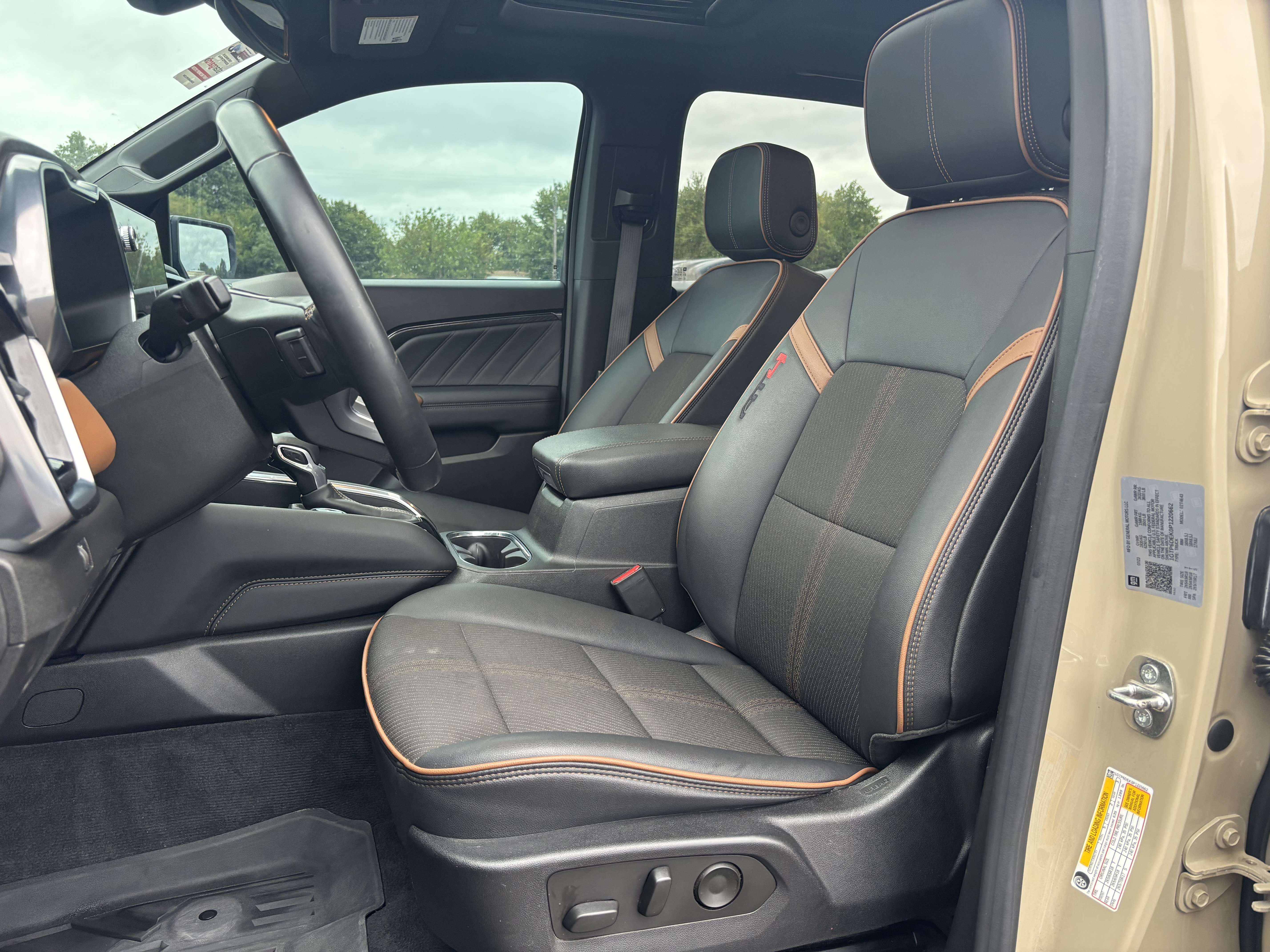 Used 2023 GMC Canyon AT4 w/ LPO, Off Road Lift Package AWD/4WD image 10