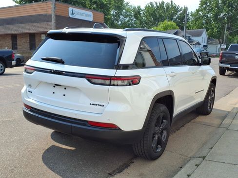 Used 2023 Jeep Grand Cherokee Limited w/ Black Appearance Package AWD/4WD image 6
