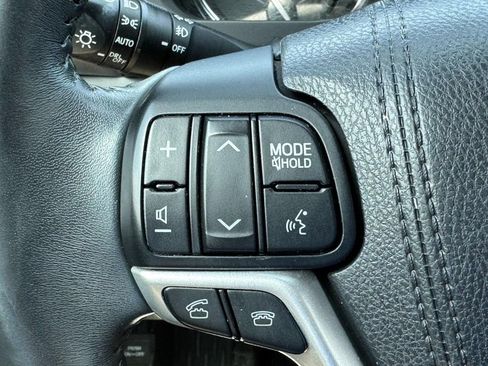 Used 2015 Toyota Highlander Limited AWD/4WD image 29