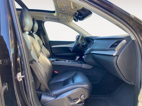 Used 2021 Volvo XC90 T5 Momentum image 15