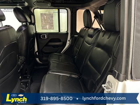 Used 2018 Jeep Wrangler Unlimited Sahara image 15