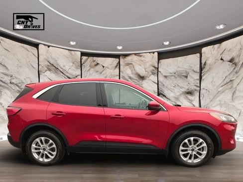 Used 2021 Ford Escape SE w/ Cold Weather Package AWD/4WD image 4
