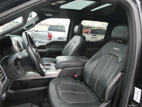 Used 2017 Ford F150 Platinum w/ Equipment Group 701A Luxury image 38