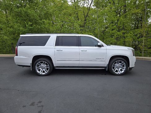 Used 2018 GMC Yukon XL SLT w/ Premium Edition AWD/4WD image 2