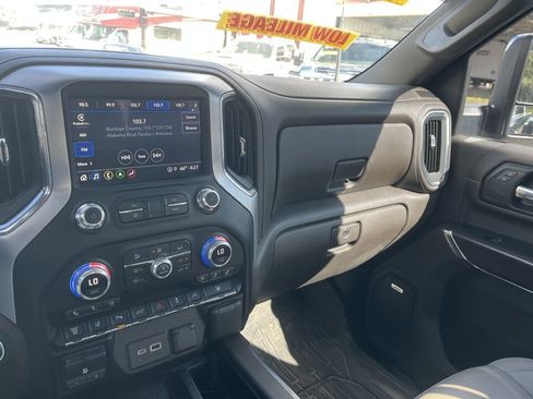 Used 2022 GMC Sierra 3500 SLT w/ SLT Premium Package image 30
