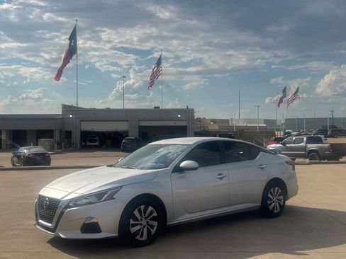 Used 2020 Nissan Altima 2.5 S FWD image 11