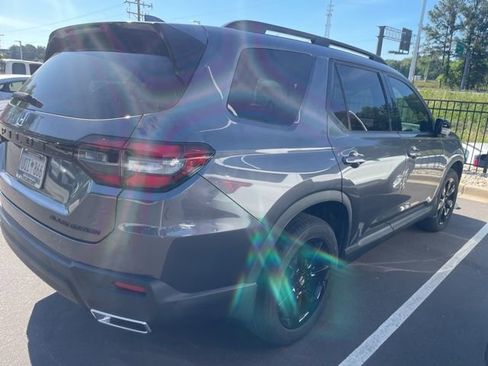 Used 2025 Honda Pilot Black Edition image 5