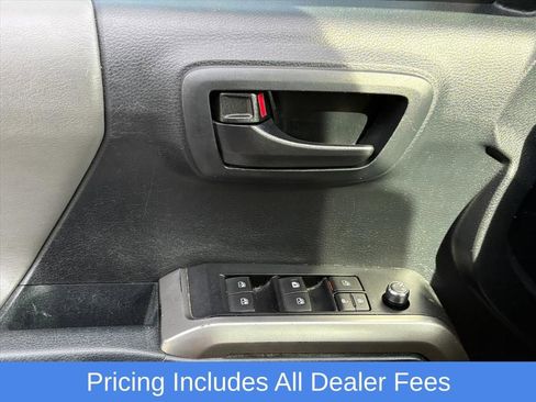 Used 2018 Toyota Tacoma SR5 RWD image 12