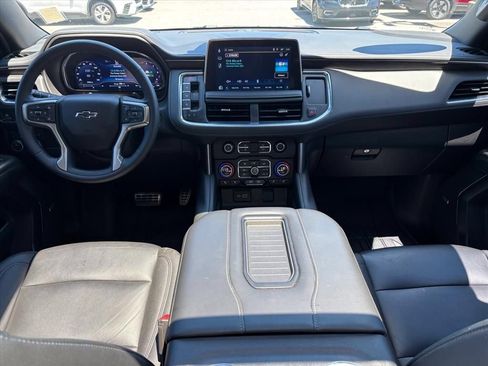 Used 2024 Chevrolet Tahoe Z71 w/ Luxury Package AWD/4WD image 4