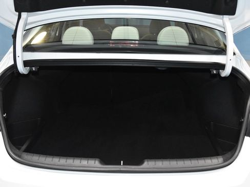 Used 2025 Hyundai Elantra Limited image 31