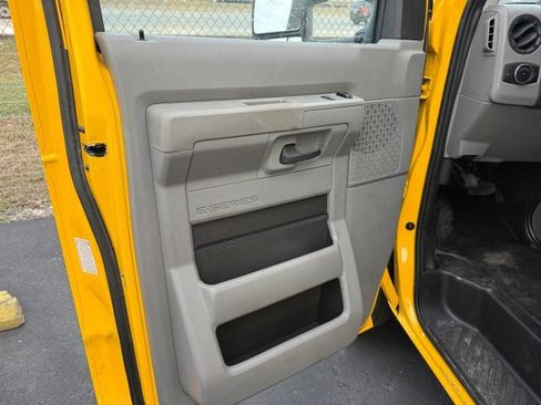 Used 2022 Ford E-350 and Econoline 350 Super Duty image 15
