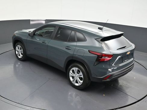 Used 2025 Chevrolet Trax LS FWD image 18