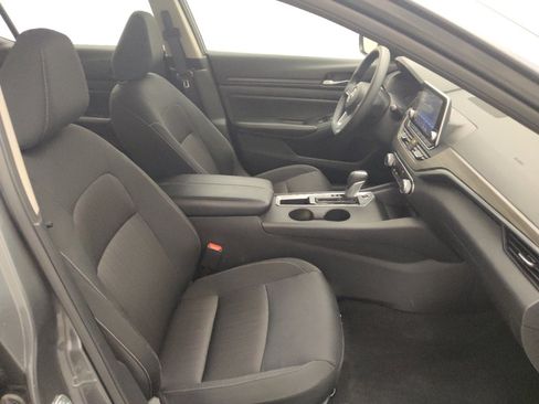 Used 2025 Nissan Altima 2.5 SV FWD image 21