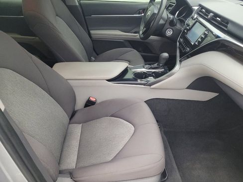 Used 2018 Toyota Camry LE image 21