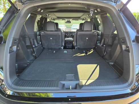 Used 2025 Honda Pilot TrailSport image 13