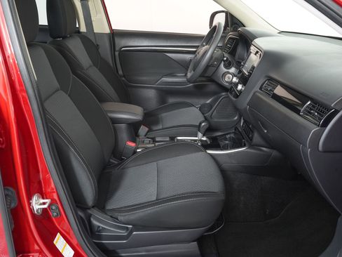 Used 2020 Mitsubishi Outlander ES FWD image 8
