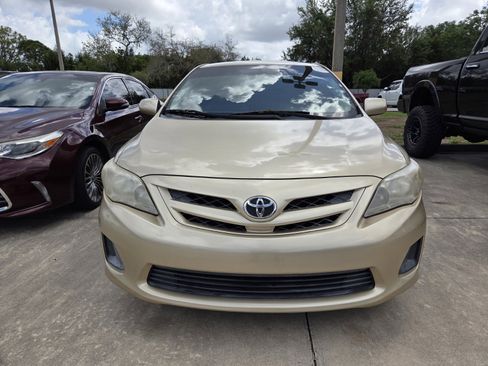 Used 2011 Toyota Corolla LE image 2
