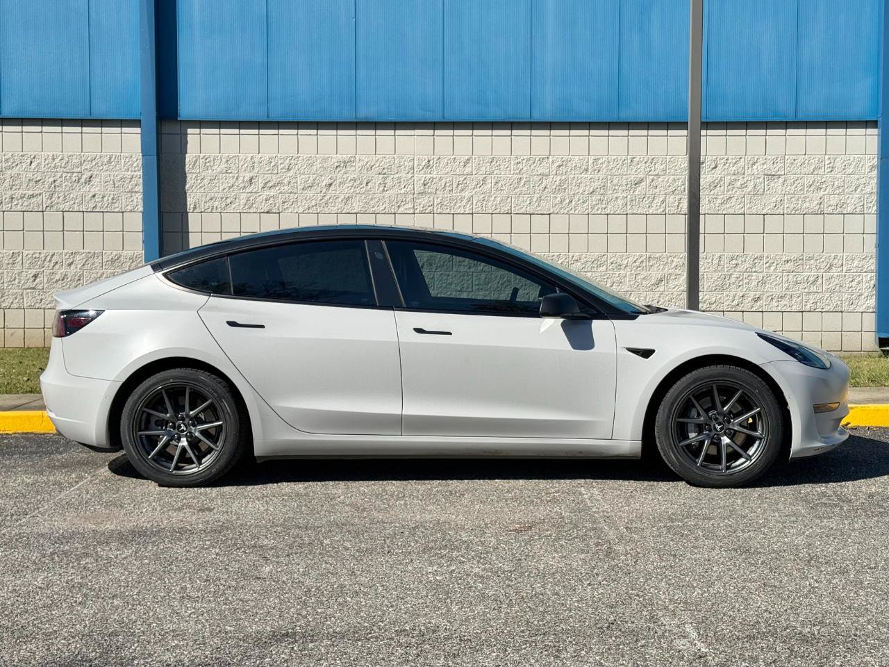 Used 2022 Tesla Model 3 Long Range AWD/4WD image 4