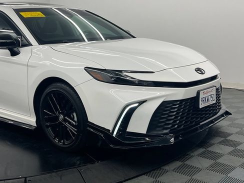 Used 2025 Toyota Camry SE FWD image 8