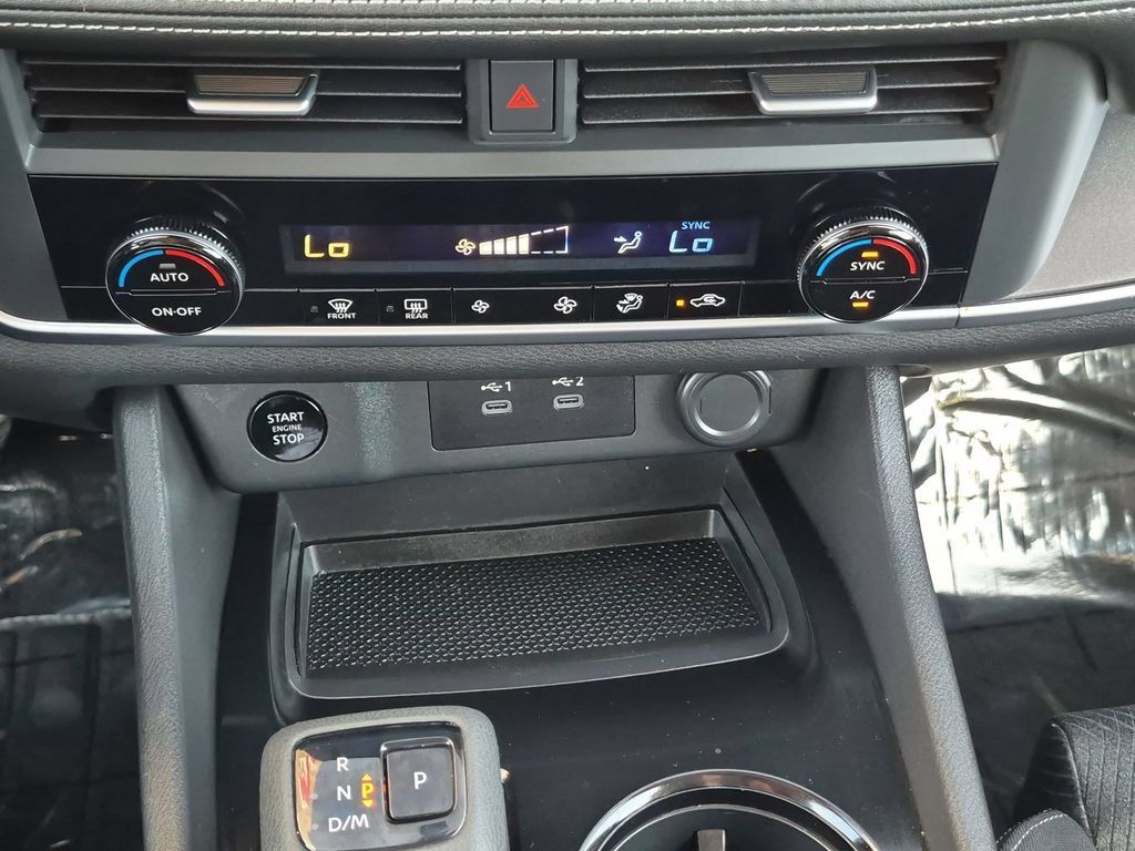Used 2024 Nissan Rogue SV FWD image 26