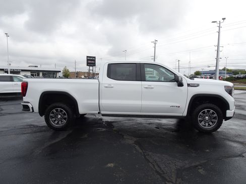 Used 2024 GMC Sierra 1500 AT4 image 7