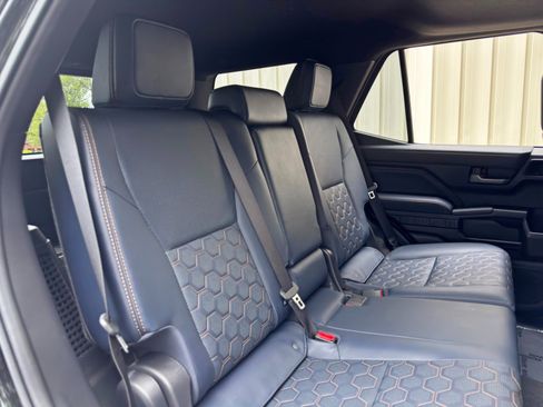 Used 2025 Toyota 4Runner Platinum AWD/4WD image 44