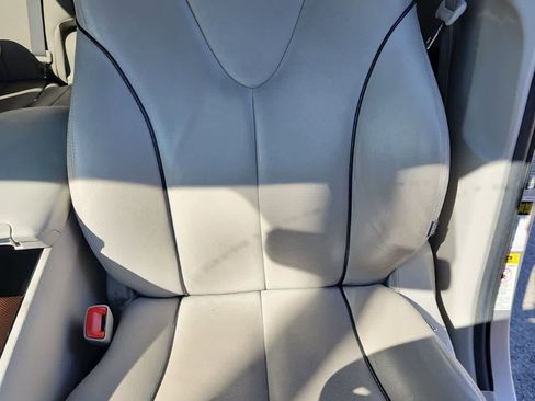 Used 2011 Toyota Venza w/ Convenience Pkg FWD image 14