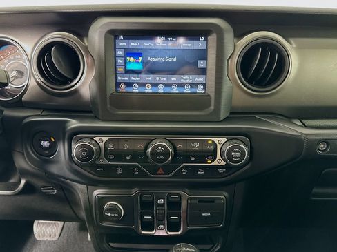 Used 2023 Jeep Gladiator Sport AWD/4WD image 14