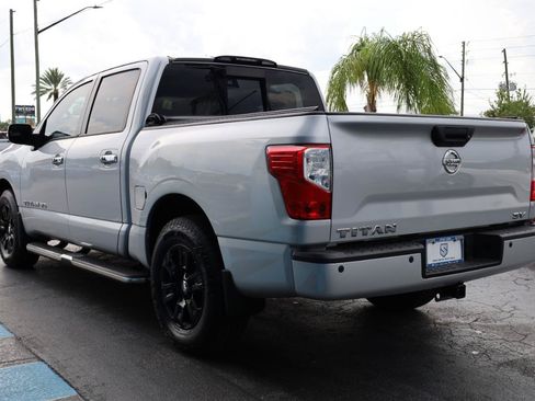 Used 2018 Nissan Titan SV w/ SV Convenience Package RWD image 3