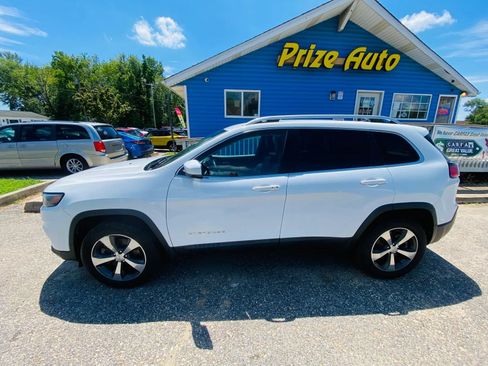 Used 2019 Jeep Cherokee Limited AWD/4WD image 2