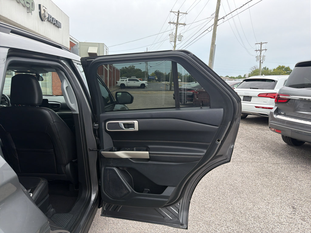 Used 2023 Ford Explorer XLT w/ Equipment Group 202A RWD image 22