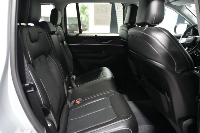 Used 2023 Jeep Grand Cherokee Limited w/ Luxury Tech Group II AWD/4WD image 18
