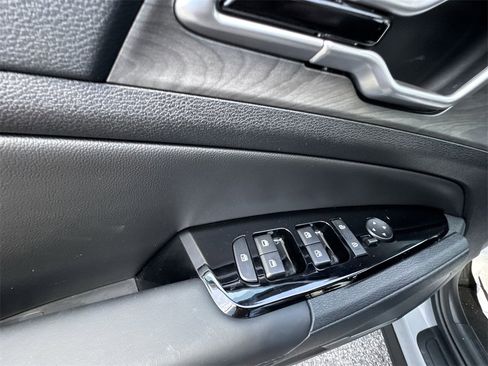 Used 2025 Kia Sportage X-Line w/ Premium Package image 13