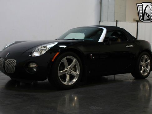 Used 2006 Pontiac Solstice Convertible w/ Premium Package image 8