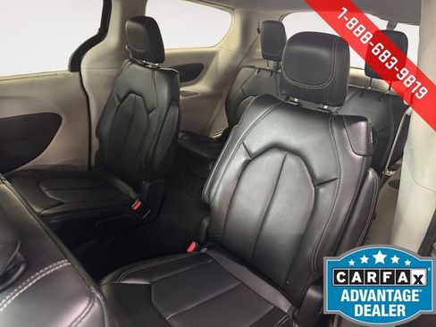 Used 2023 Chrysler Pacifica Touring-L image 22