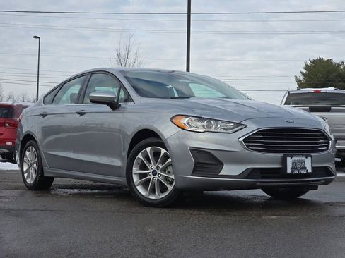 Used 2020 Ford Fusion SE image 1